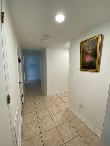 Building Photo - 2675 Acorn Ave NE