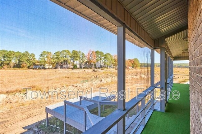 Building Photo - 695 Cedar Point