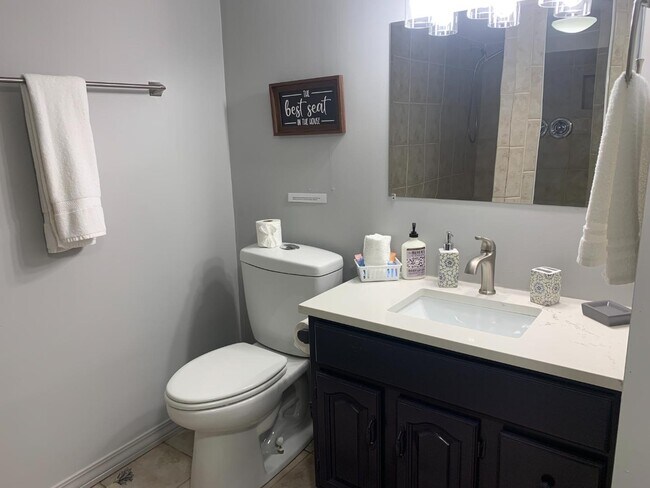 Building Photo - 2709 Highland Dr