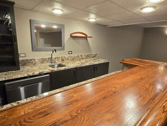 Building Photo - 25805 N Arrowhead Dr