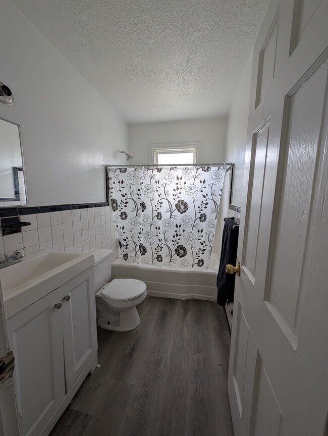 Building Photo - 12084 Vaughan St