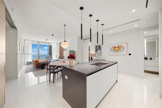 Building Photo - 300 Biscayne Blvd Way