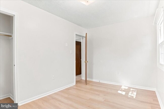 Building Photo - 102 Linwood Ct