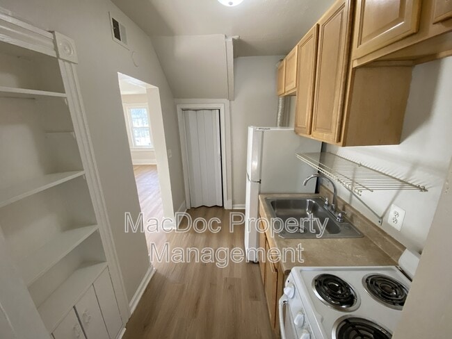 Building Photo - 511 Willis St