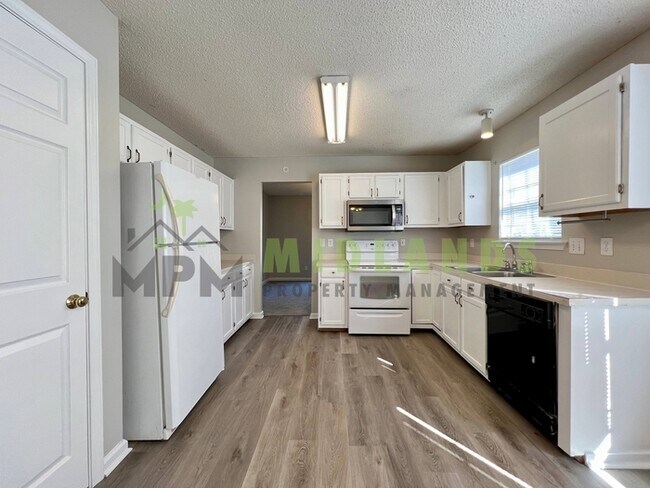 Building Photo - 5 Bridle Path Court