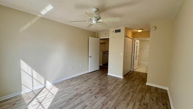 Building Photo - 7808 Sonoma Springs Cir