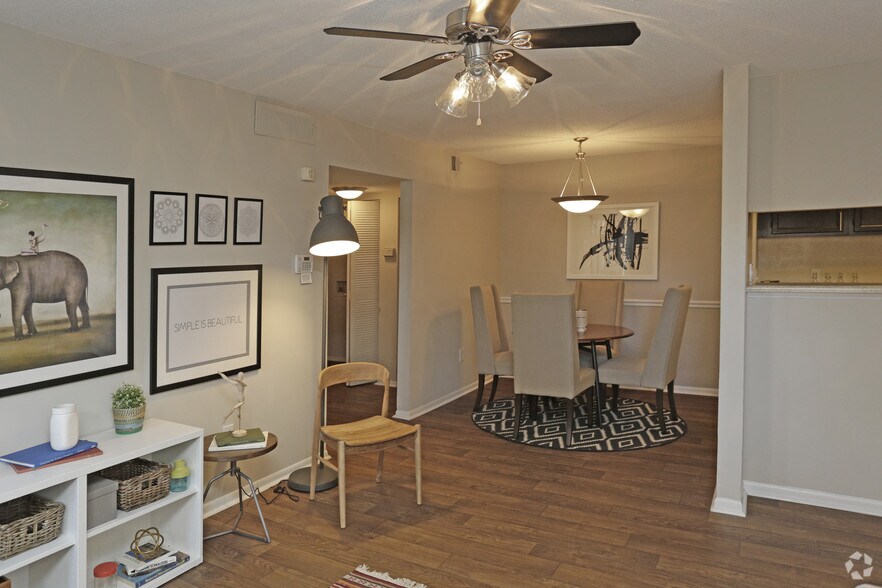 Interior Photo - Crossing at Holcomb Bridge