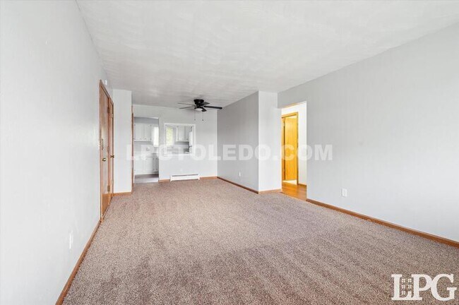 Building Photo - 3330 Arlington Ave