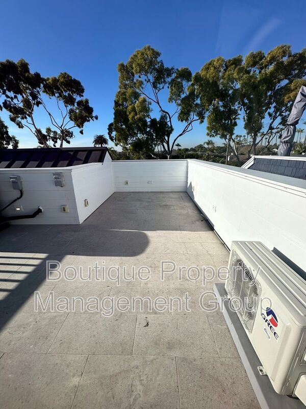 Building Photo - 514 Avocado Ave