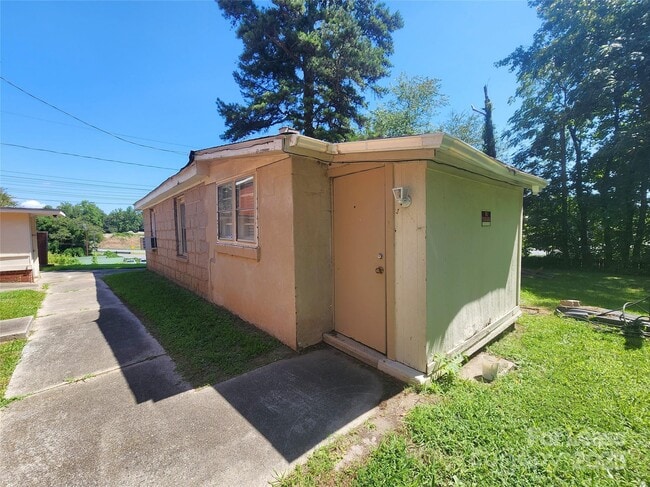 Building Photo - 714 S Harding Ave