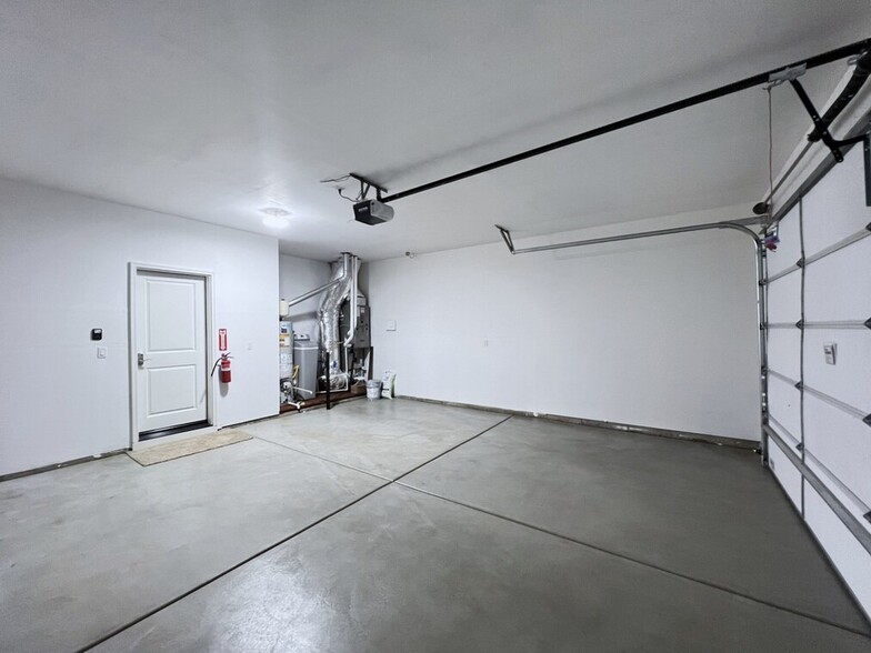 Building Photo - 441 W Learmont St