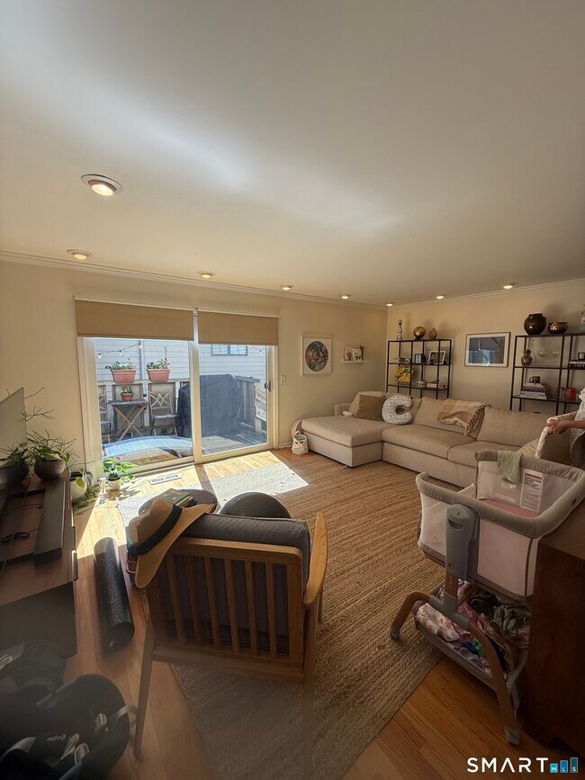 Building Photo - 202 Soundview Ave