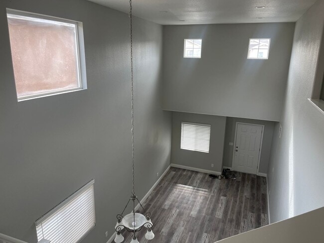 Building Photo - Beautiful 4 Bedroom 3 Bathroom with a pool