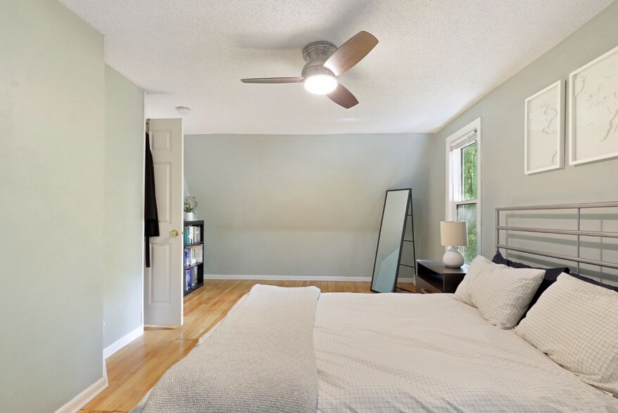 Building Photo - 3623 Lyndale Ave S