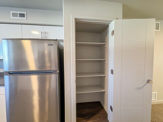 Building Photo - 64 W 600 S