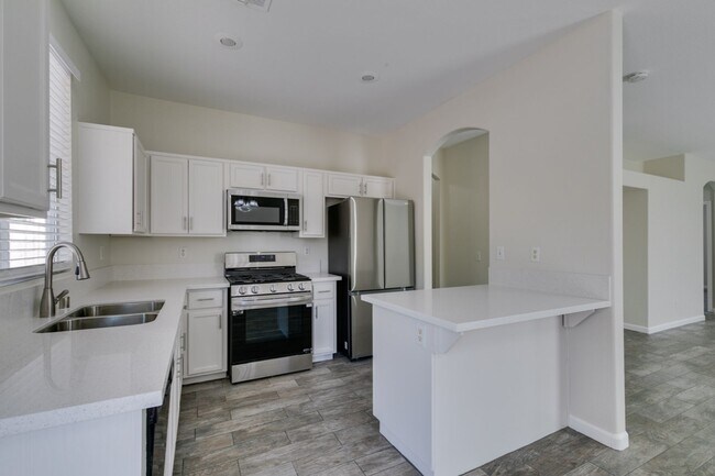 Building Photo - Beautifully updated 3-bedroom home offerin...