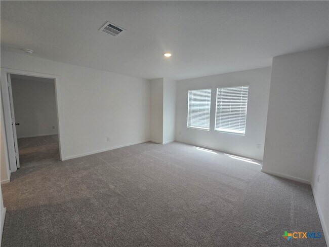 Building Photo - 5600 Geronimo St