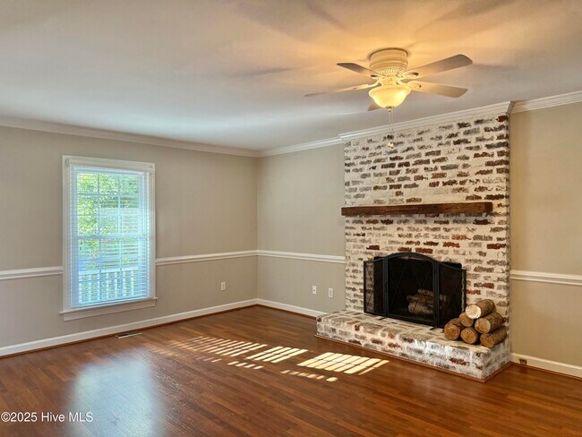 Building Photo - 103 Amber Ln