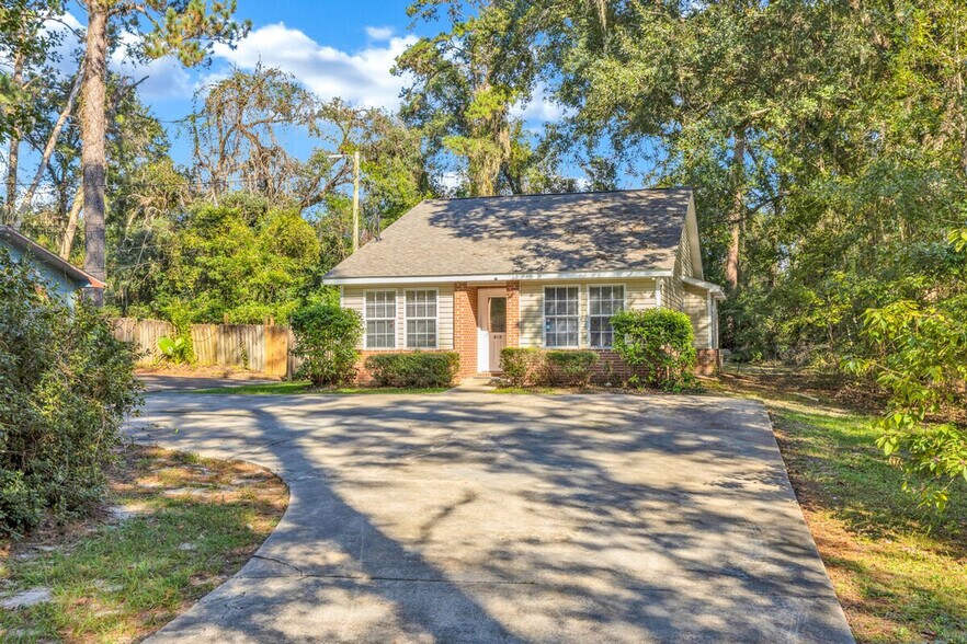 Building Photo - 309 Cactus St