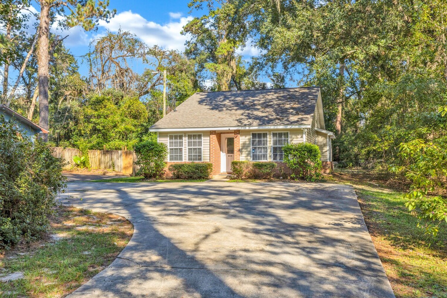 Building Photo - 228 Dixie Dr