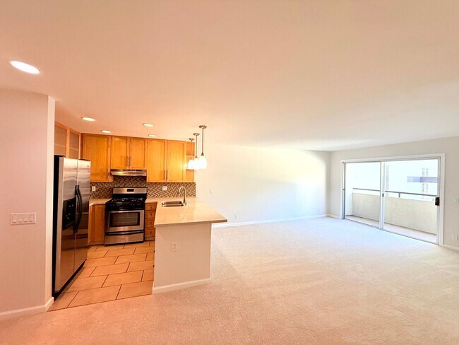Building Photo - Fantastic Spacious 2 bed 2 bath condo in prime Sherman Oaks - Studio City with Pool and Gym!