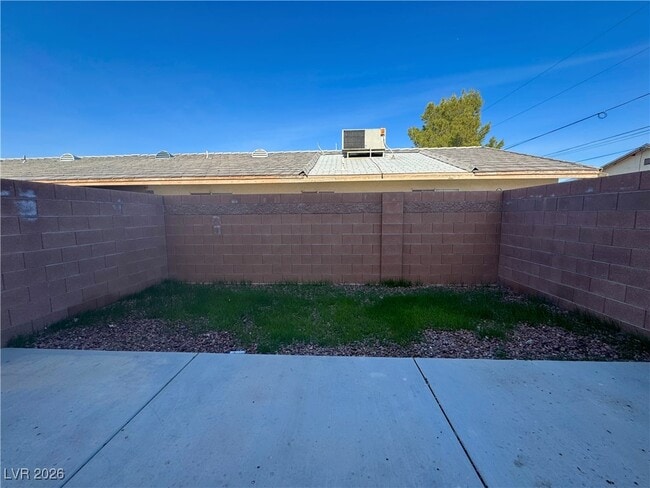 Building Photo - 1101 Red Butte St