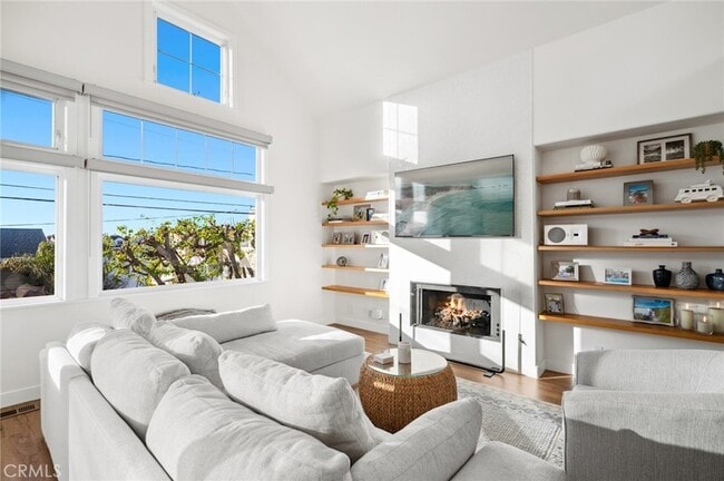Building Photo - 409 Dahlia Ave