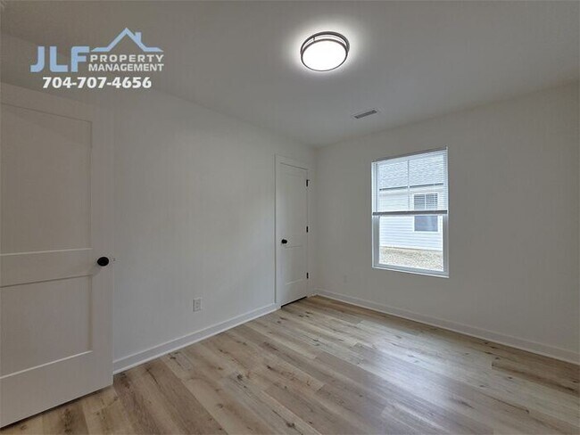 Building Photo - Brand New Construction 2 Bed/ 2 Bath Home in New London!