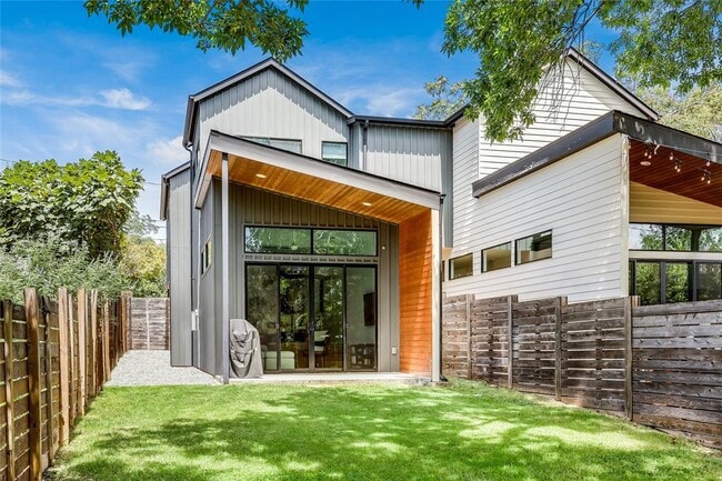 Building Photo - 2709 E 14th St