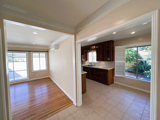 Building Photo - 5639 E Spring St