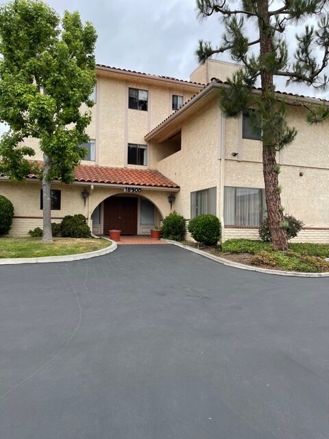 Front of building - 18900 Delaware St