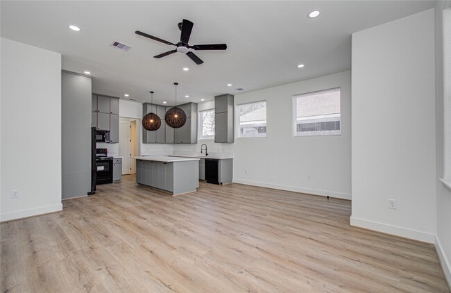 Building Photo - 4605 Edison St