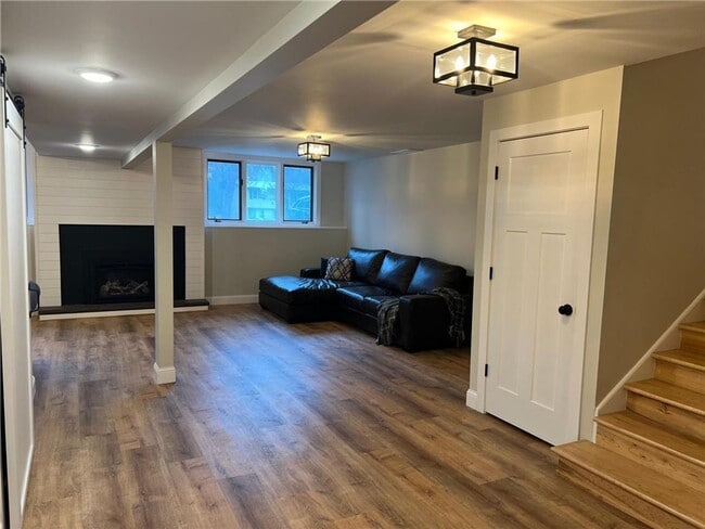 Building Photo - Remodeled 4 bedroom 2 bath 2 car Baxter Home