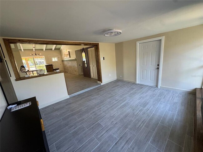 Building Photo - 1500 Carson Cir NE