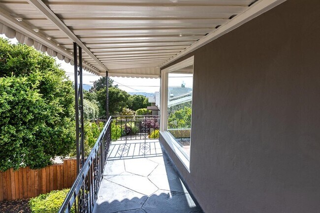 Building Photo - Elegant Kensington living with comfort, character, and scenic appeal