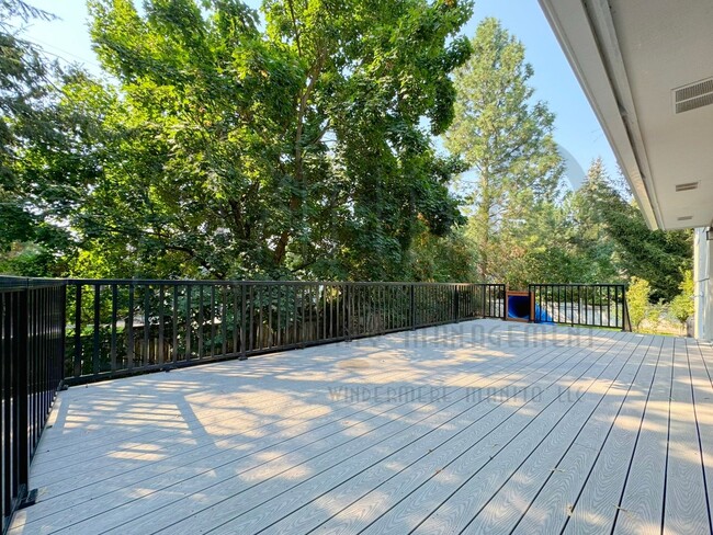Building Photo - *COMING SOON* Entertainer's Delight - Spra...