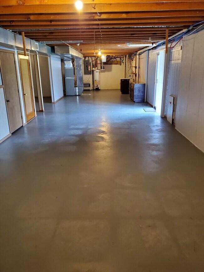 Building Photo - Available May 12th!!!! Laquey school district