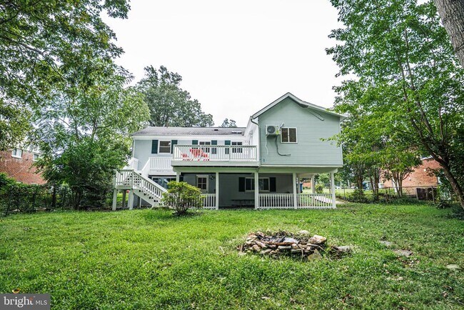 Building Photo - 3242 Holly Hill Dr
