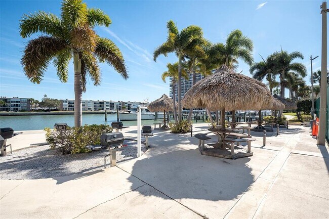 Building Photo - 7625 Sun Island Dr S