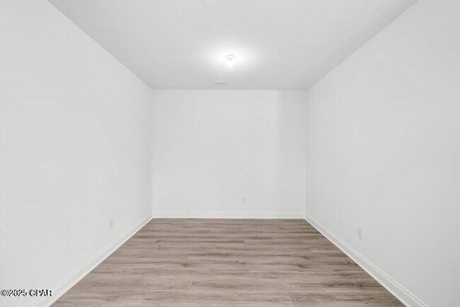 Building Photo - 8912 Parrot Pl