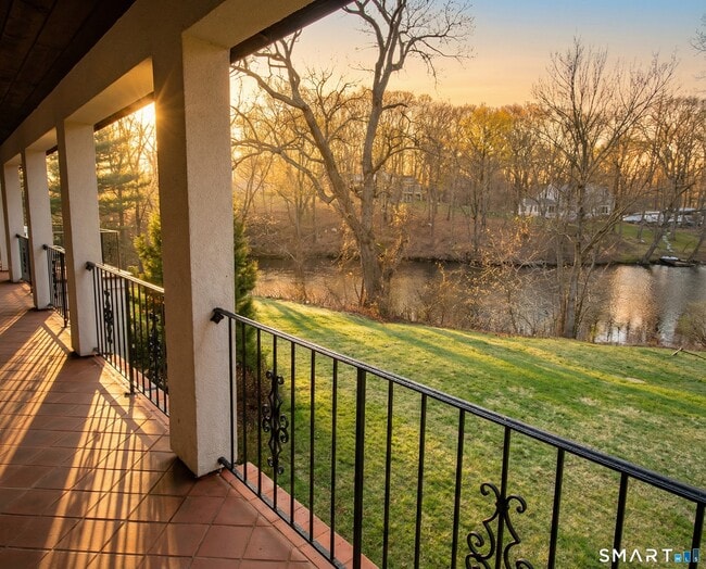 Building Photo - 27 Kings Hwy N