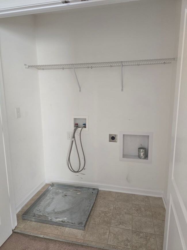 Building Photo - NEW LISTING!!!!!