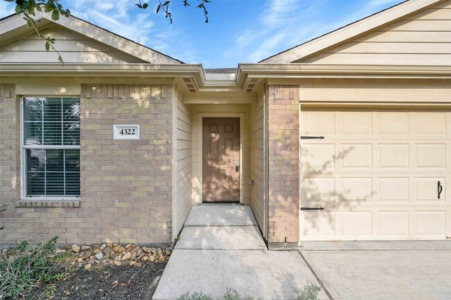 Building Photo - 4322 Medina River Loop