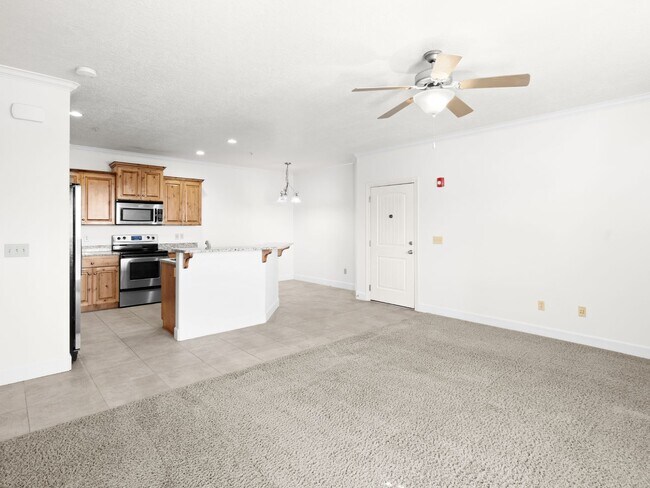 Building Photo - Luxurious Condo in North Orem