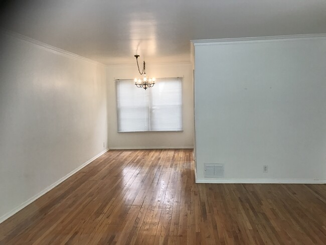 Dining Room, Kitchen to the Right - 144 S Roxbury Dr