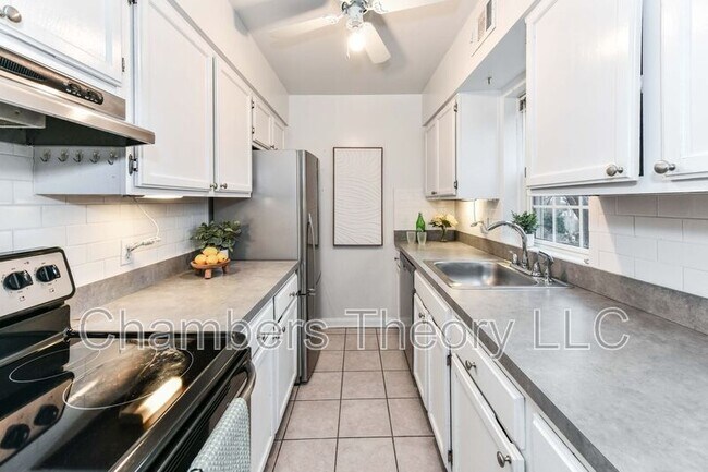 Building Photo - 3279 S Stafford St