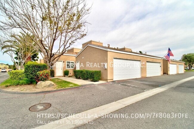 Building Photo - 44528 La Paz Rd