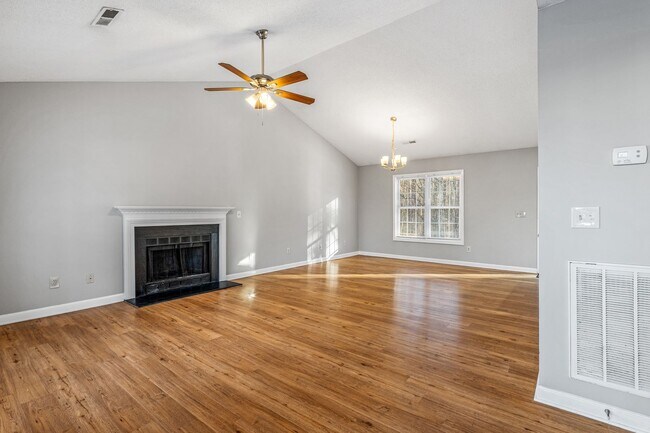 Building Photo - SW - Like New Home, Vaulted LR Ceiling, Fire Place, Wood Flooring, Several Updates!