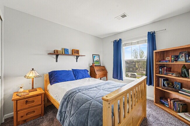 Building Photo - "Discover Your Dream Home: Spacious 3-Bedroom Townhouse in Scenic Castle Rock!"