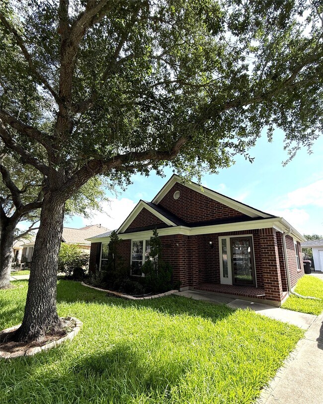 Building Photo - 3906 Eastland Lake Dr